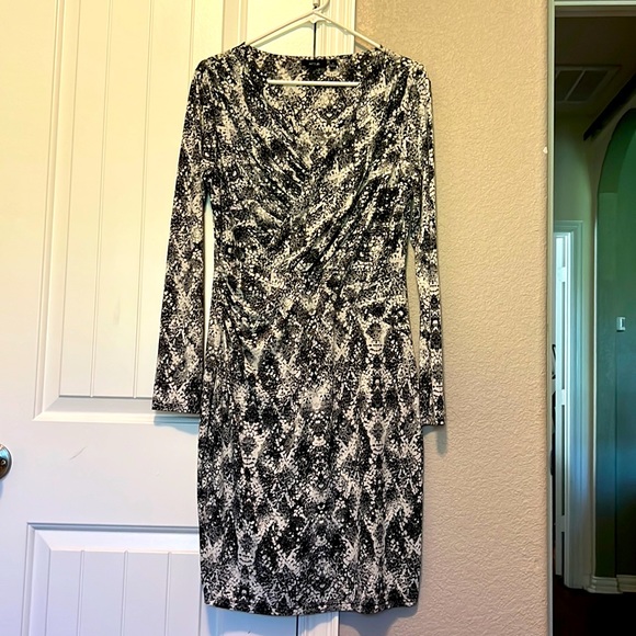 Woman’s Dress - Picture 1 of 3